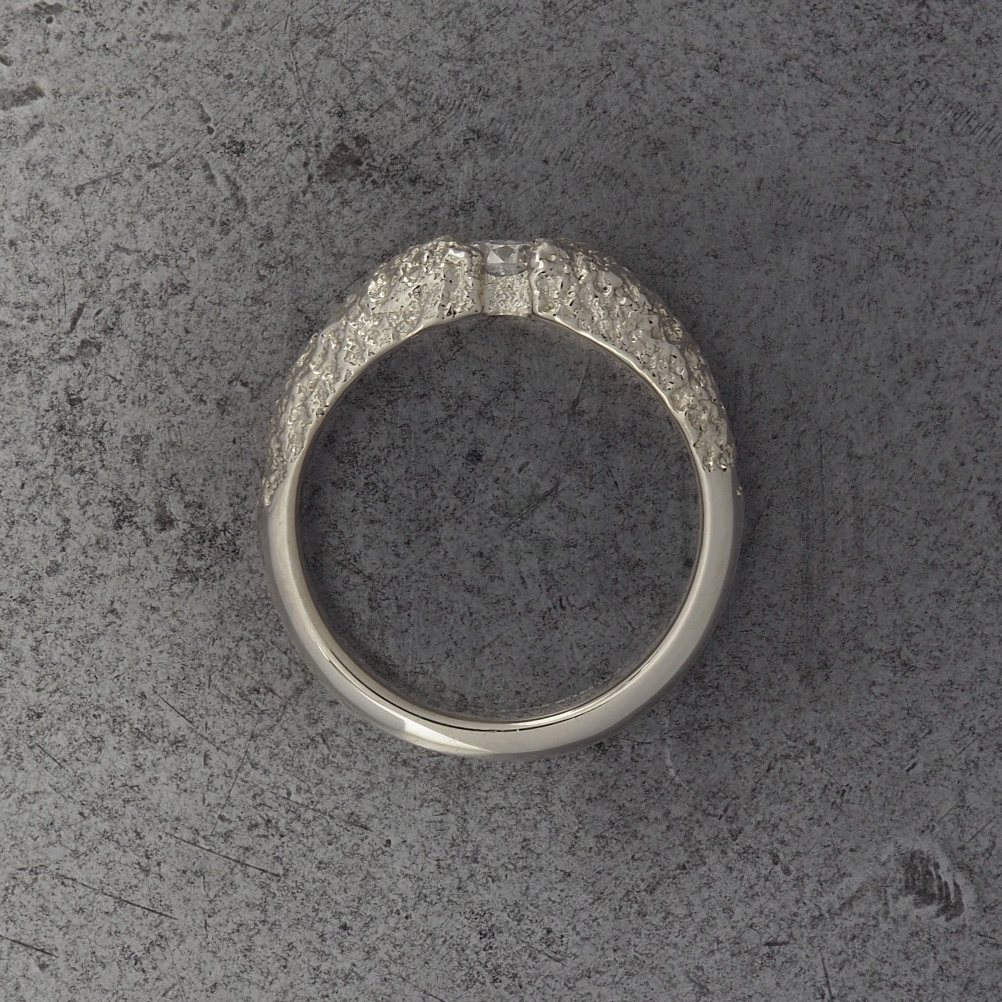 Montes Fuji 4 Solitaire ring - white gold