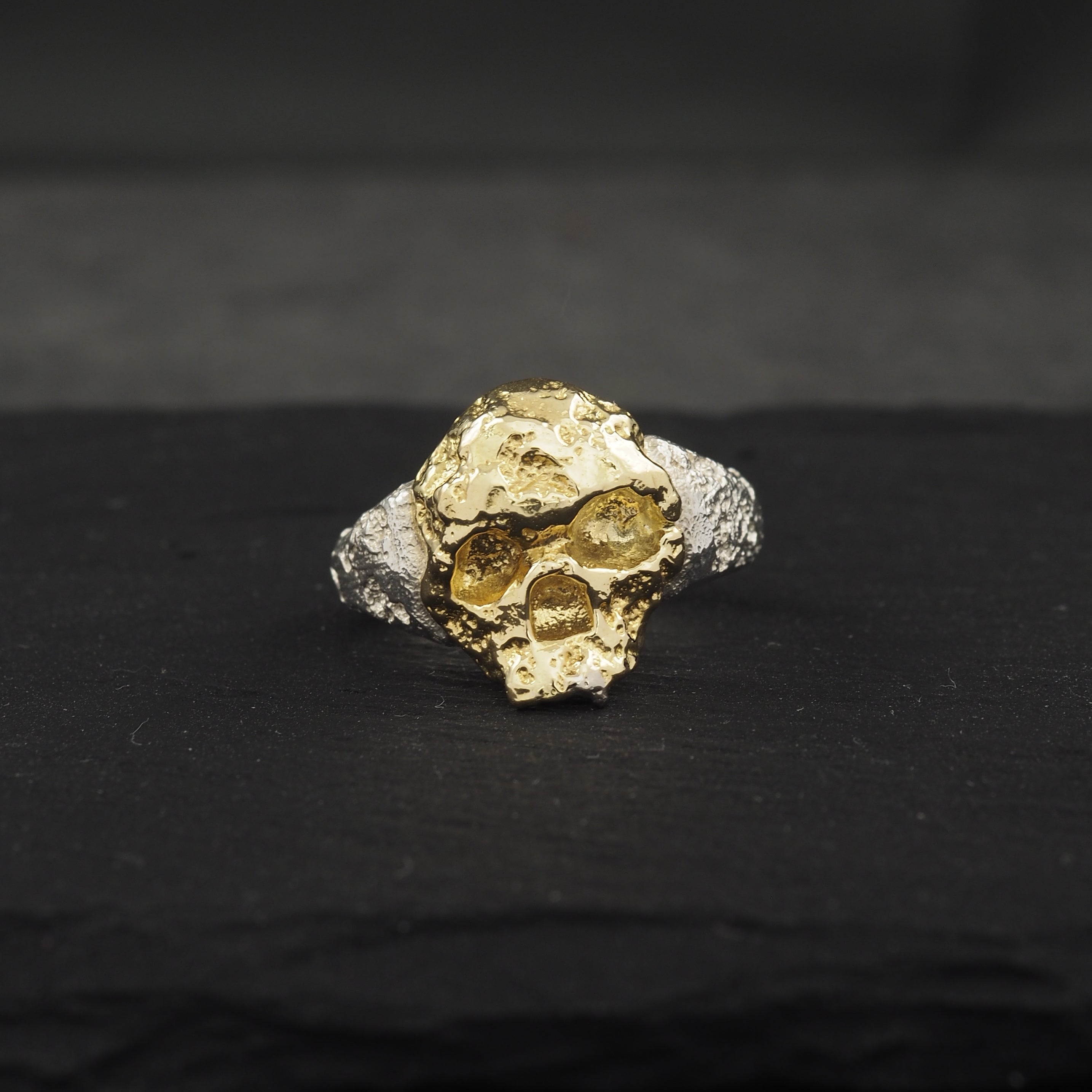 Crater Skull ring 18k yellow gold + silver