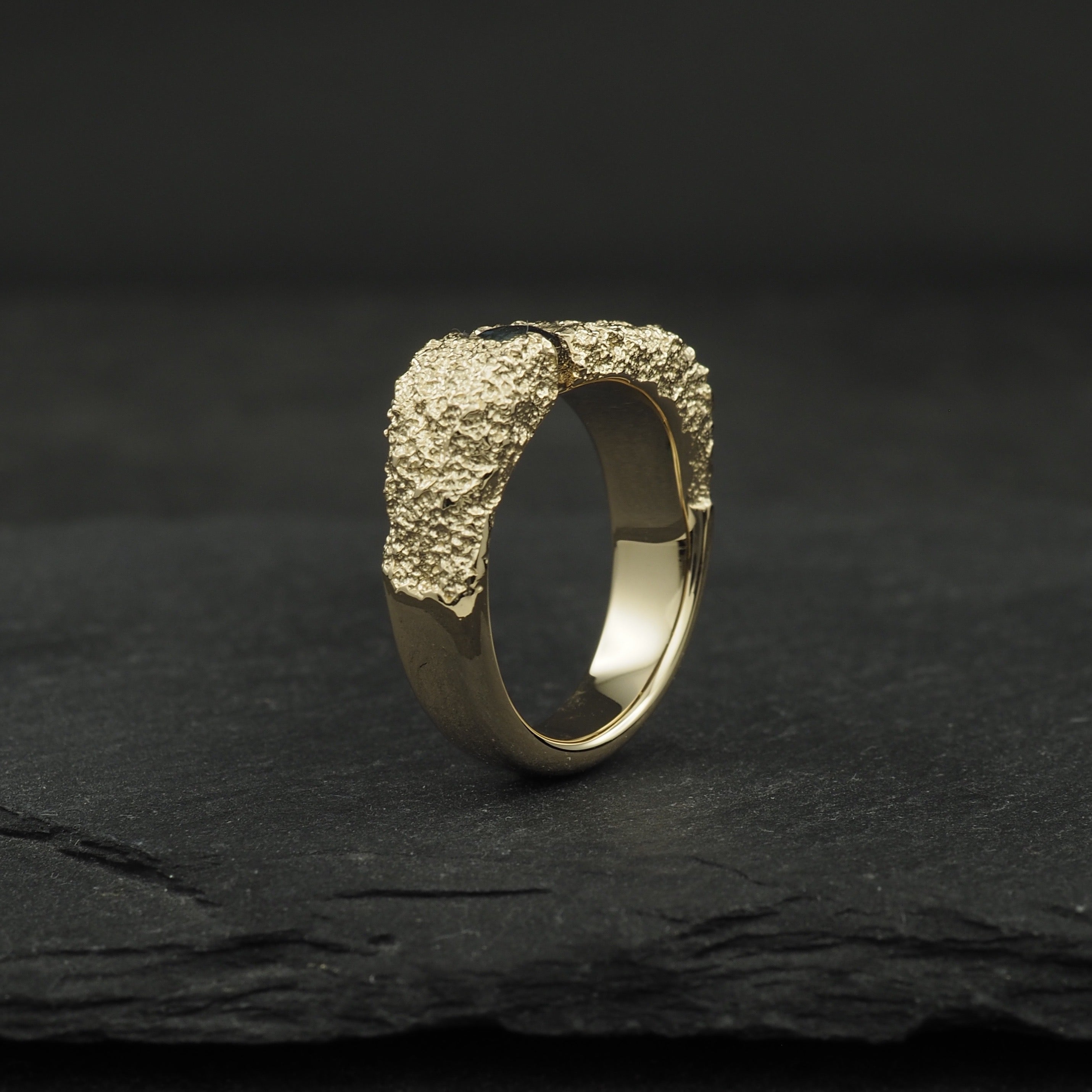 Montes Olympus signet - yellow gold