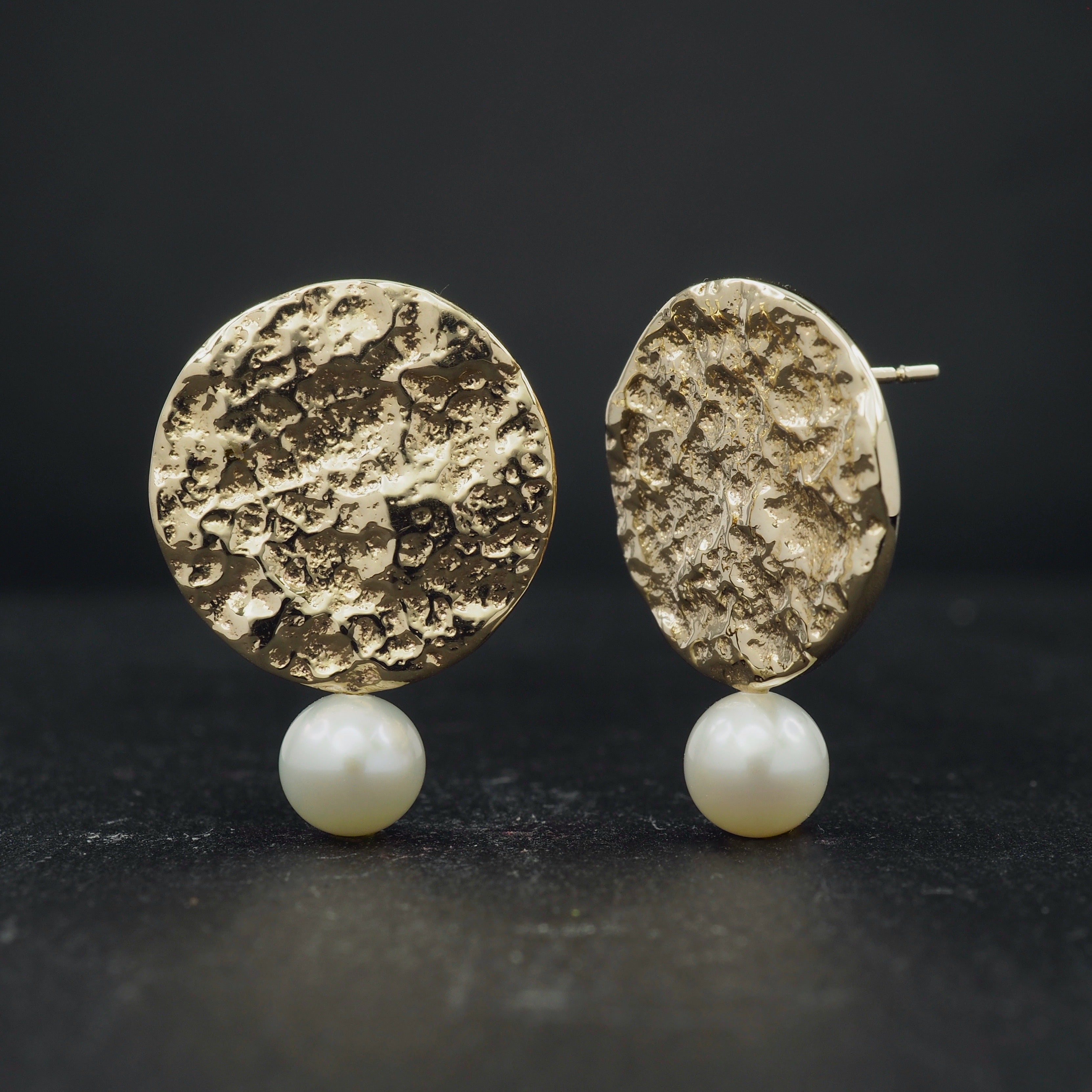 Terra round studs large + Pearl