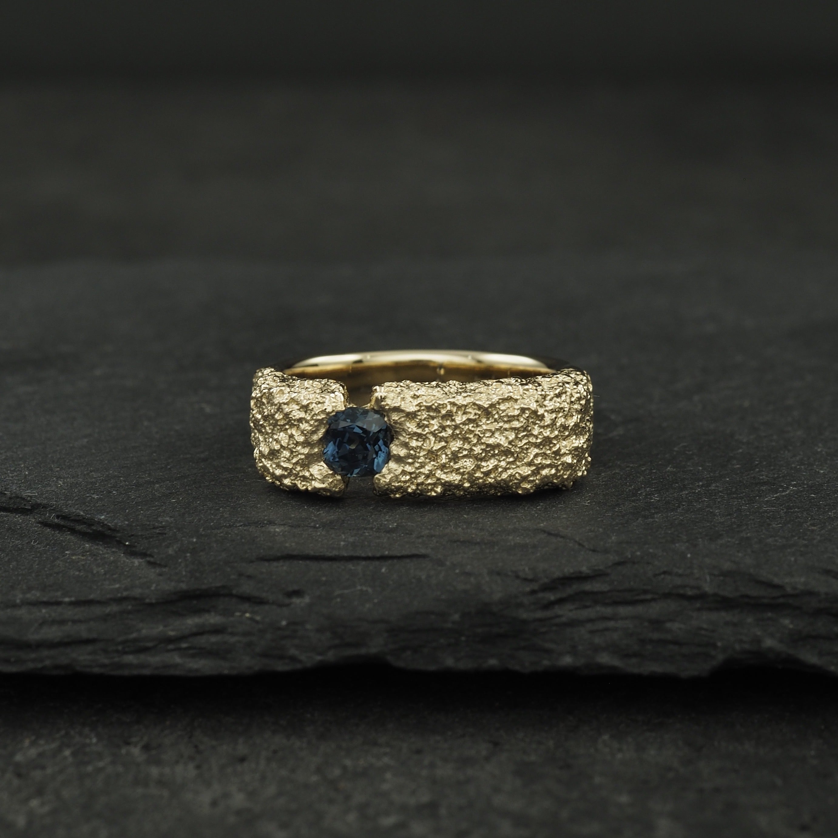 Montes Olympus signet - yellow gold