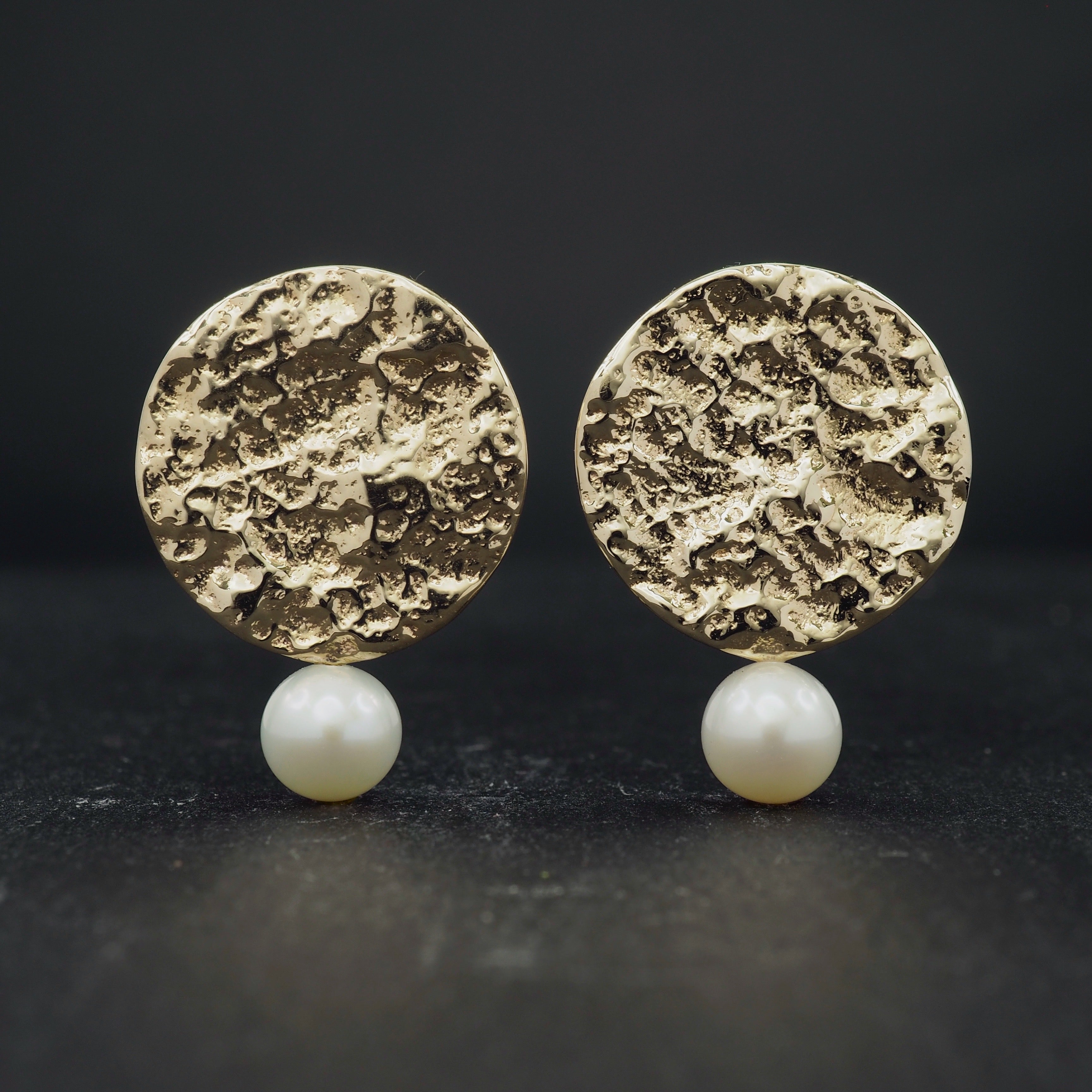 Terra round studs large + Pearl