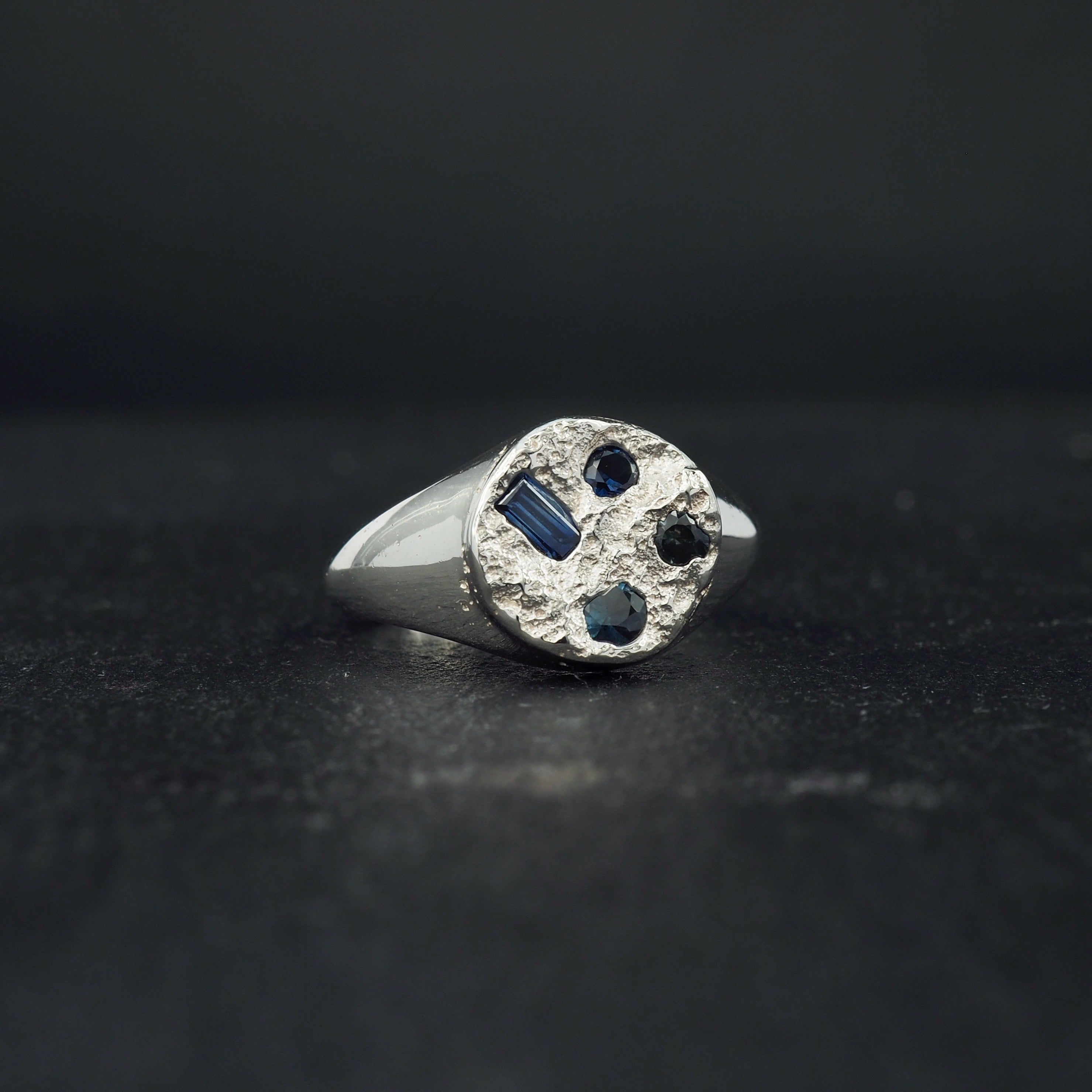 Terra ocean signet + sapphires k1/2