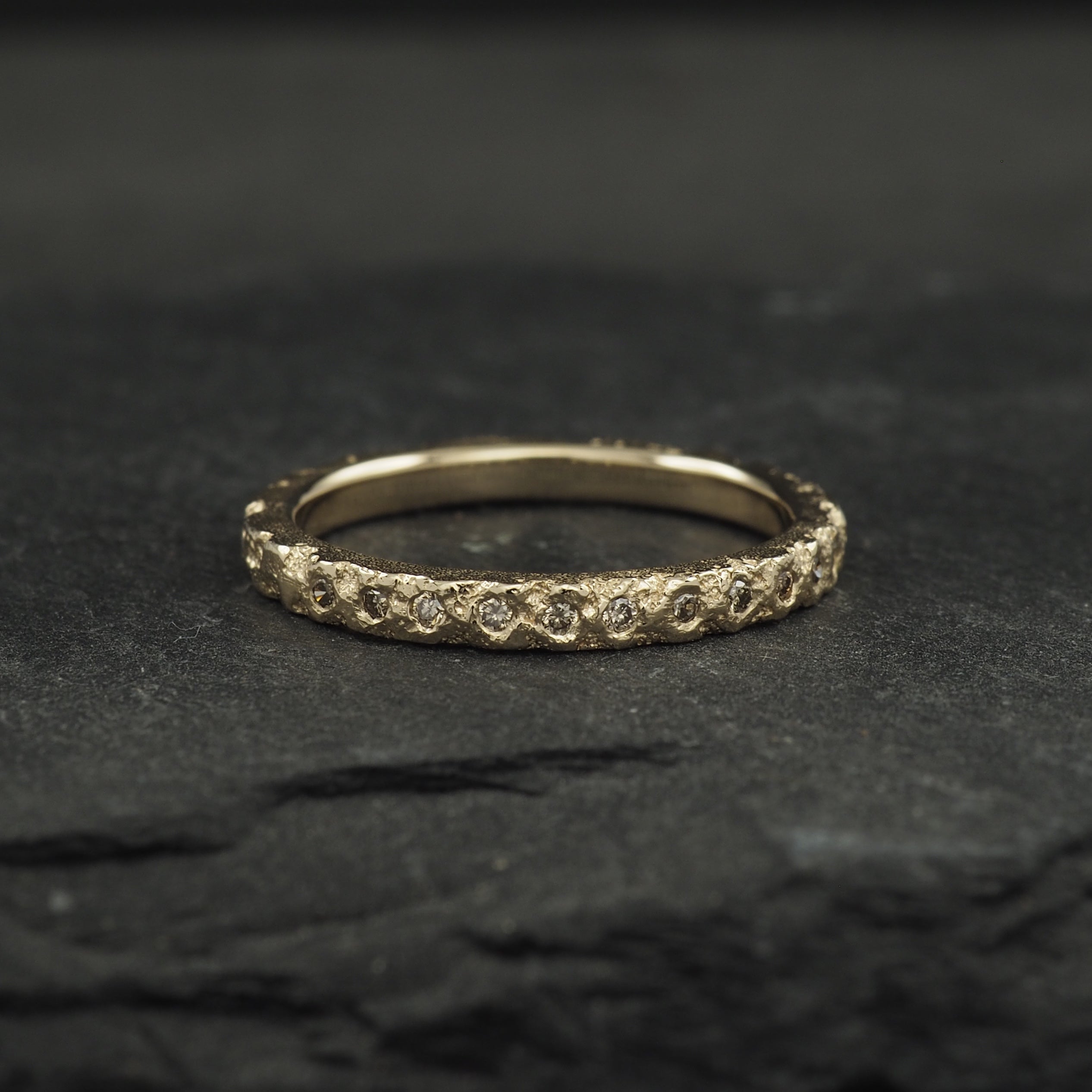 Crater Diamond Band Fine - 9k Yellow Gold