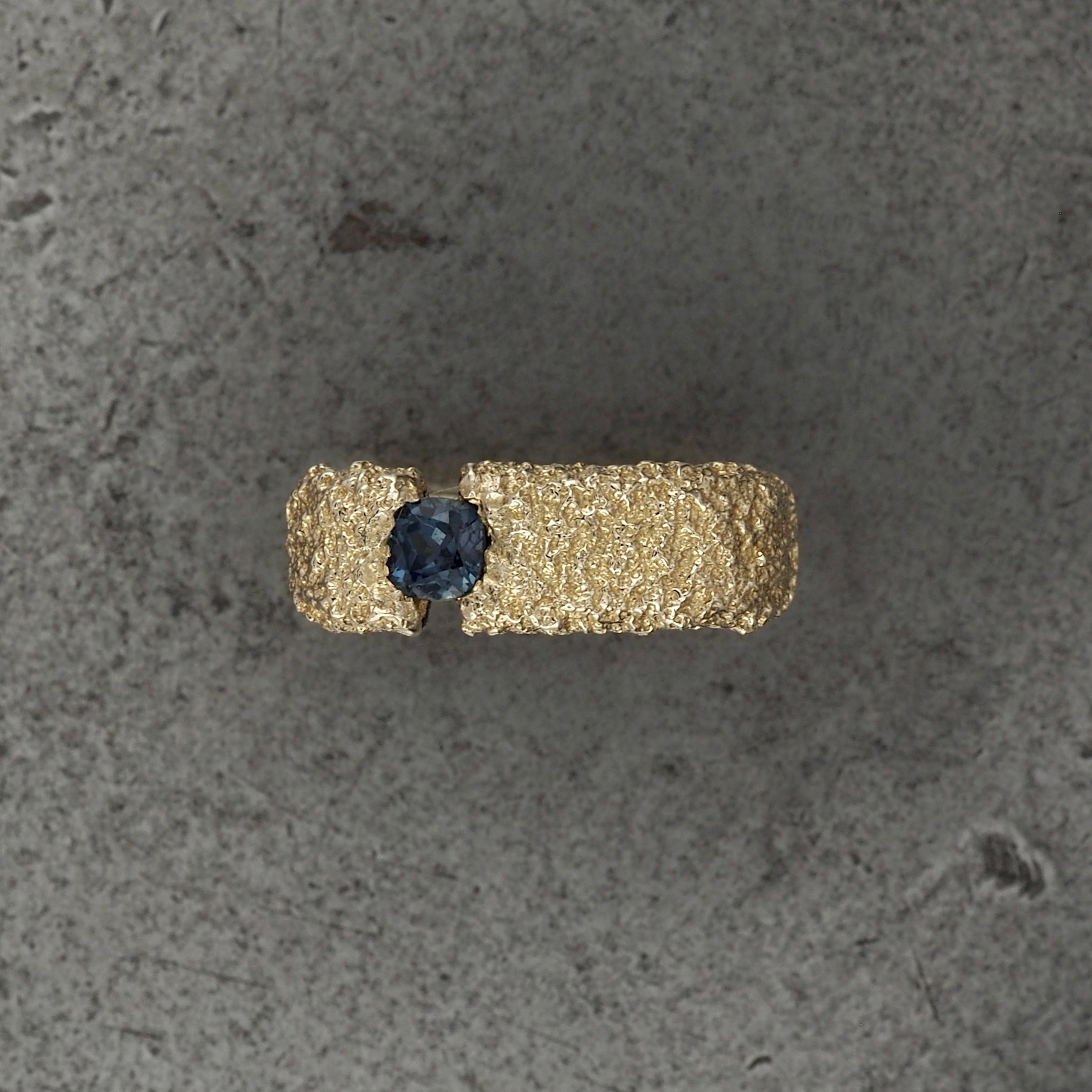 Montes Olympus signet - yellow gold