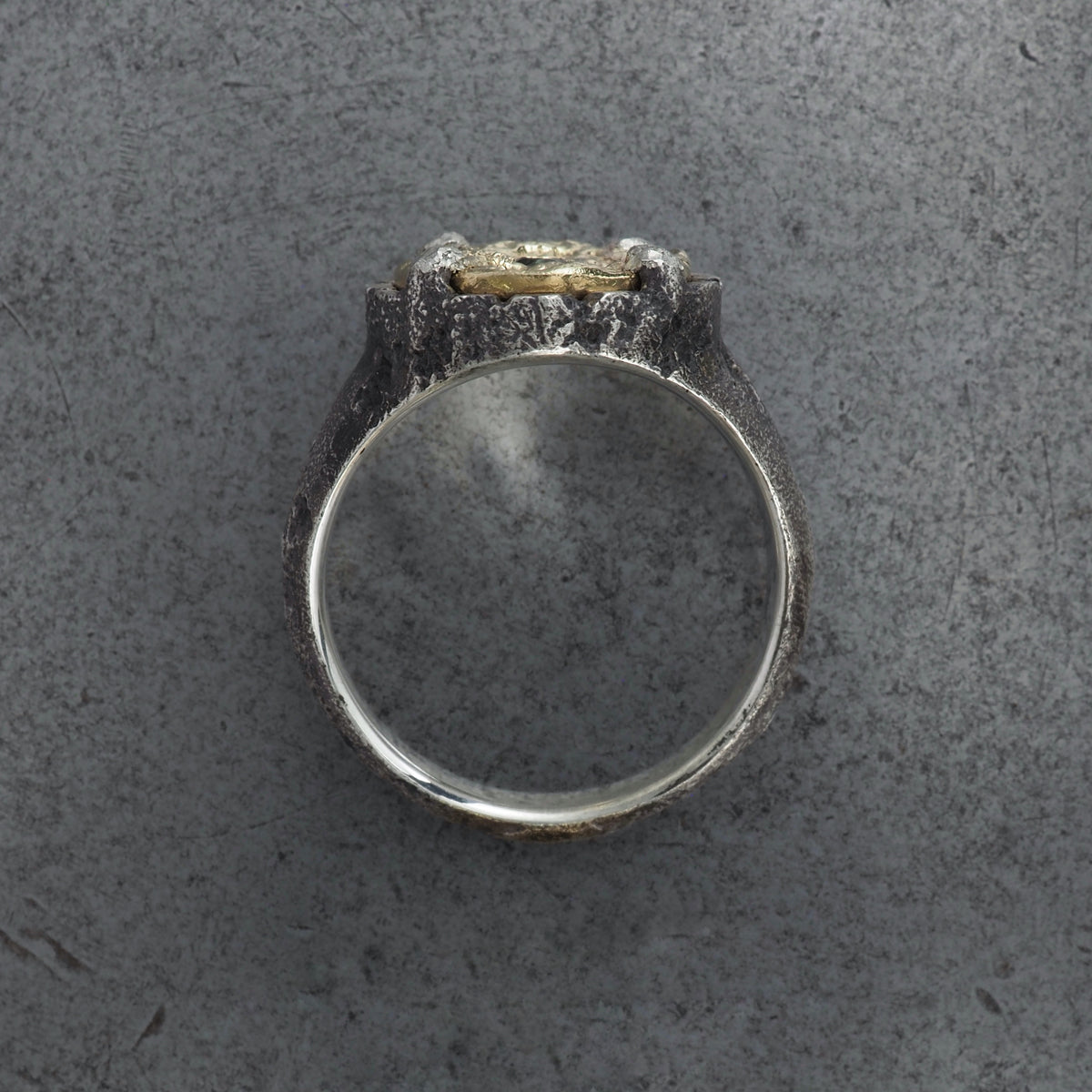 Terra medallion round signet + teal sapphire size U
