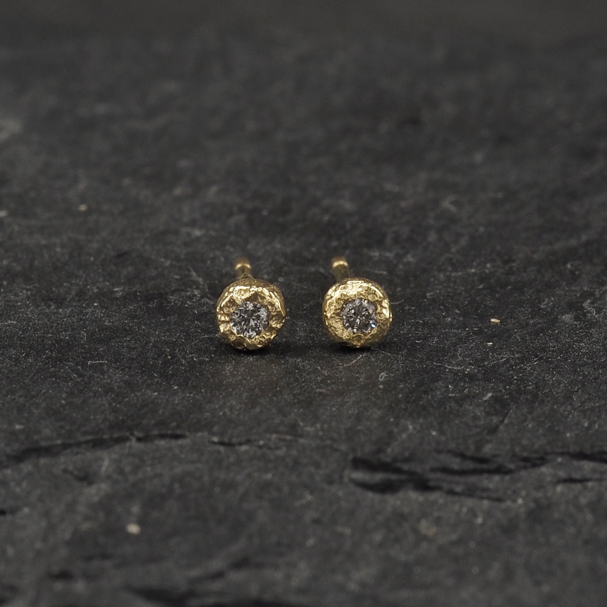 Crater Diamond Studs round