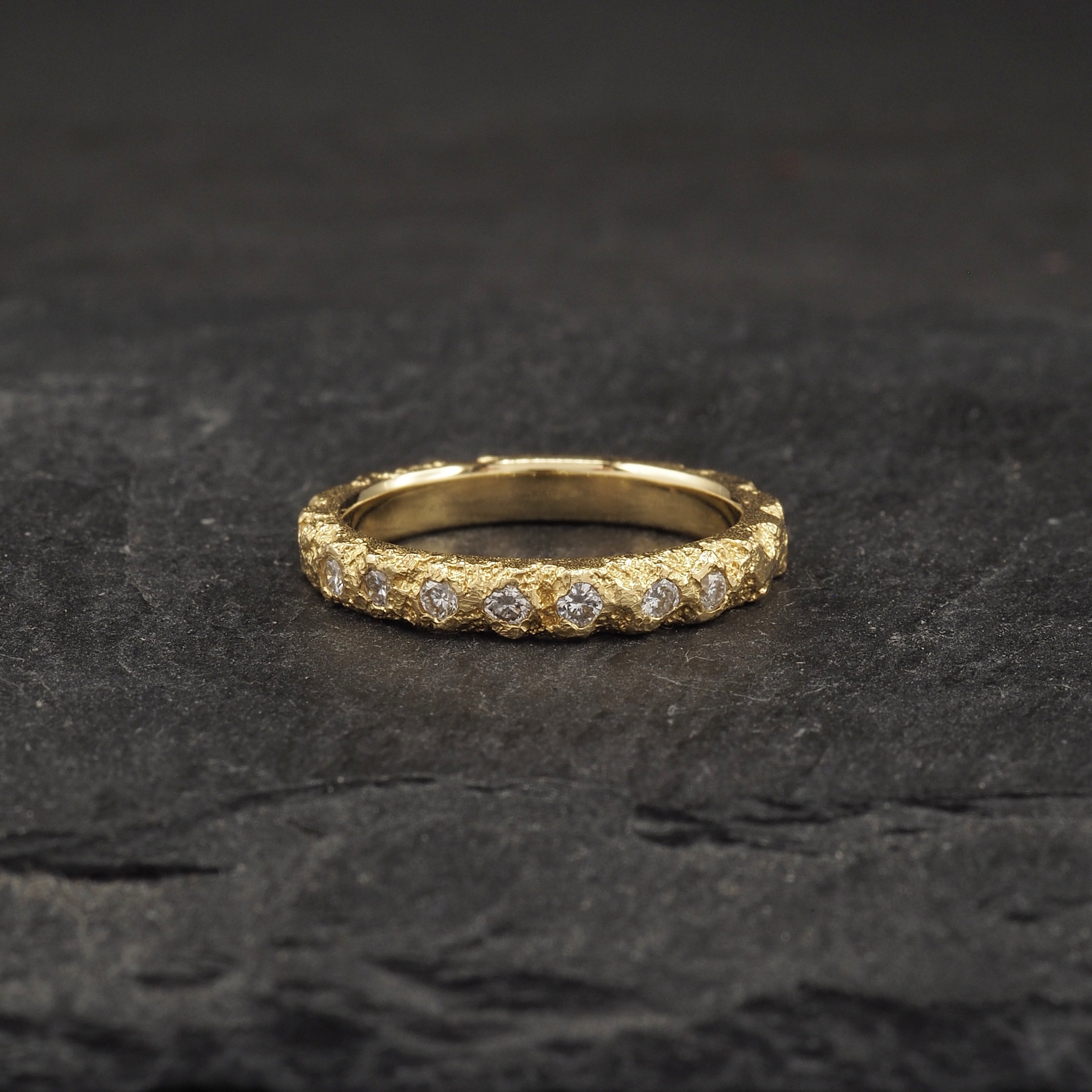 Crater Diamond Band Small - 9k Yellow Gold