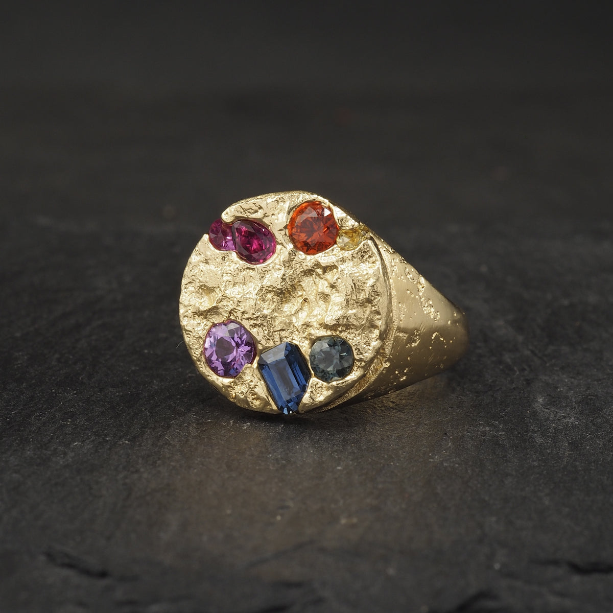 Terra large signet 18k yellow gold + gemstones size M