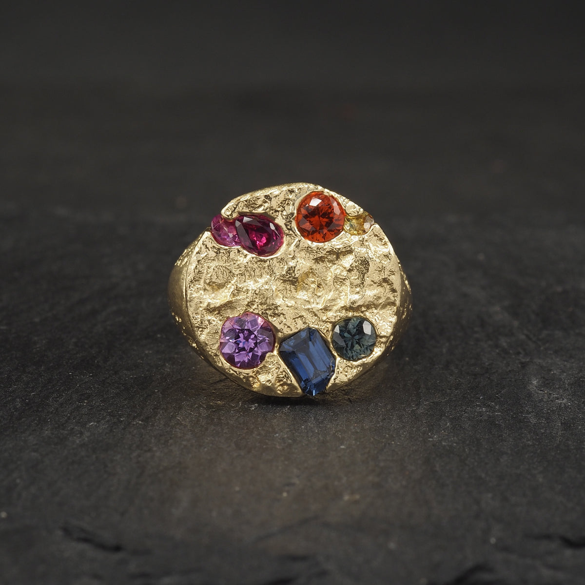 Terra large signet 18k yellow gold + gemstones size M