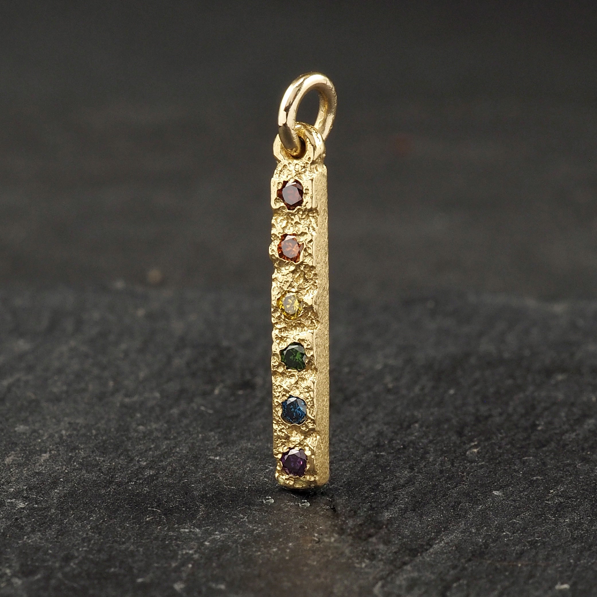 Crater Rainbow Diamond Bar Pendant 18k yellow gold