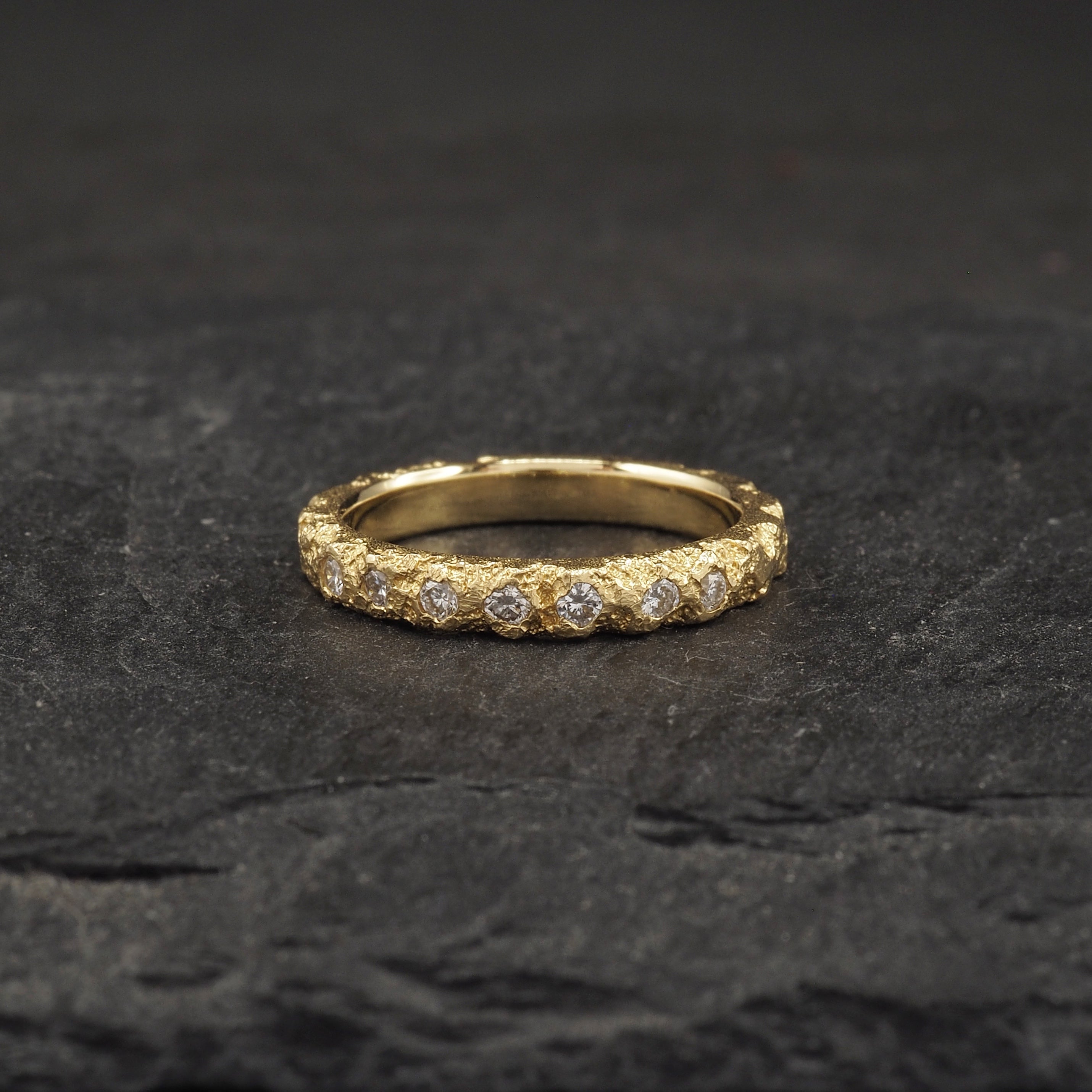 Crater diamond ring 18k yellow gold + white diamond