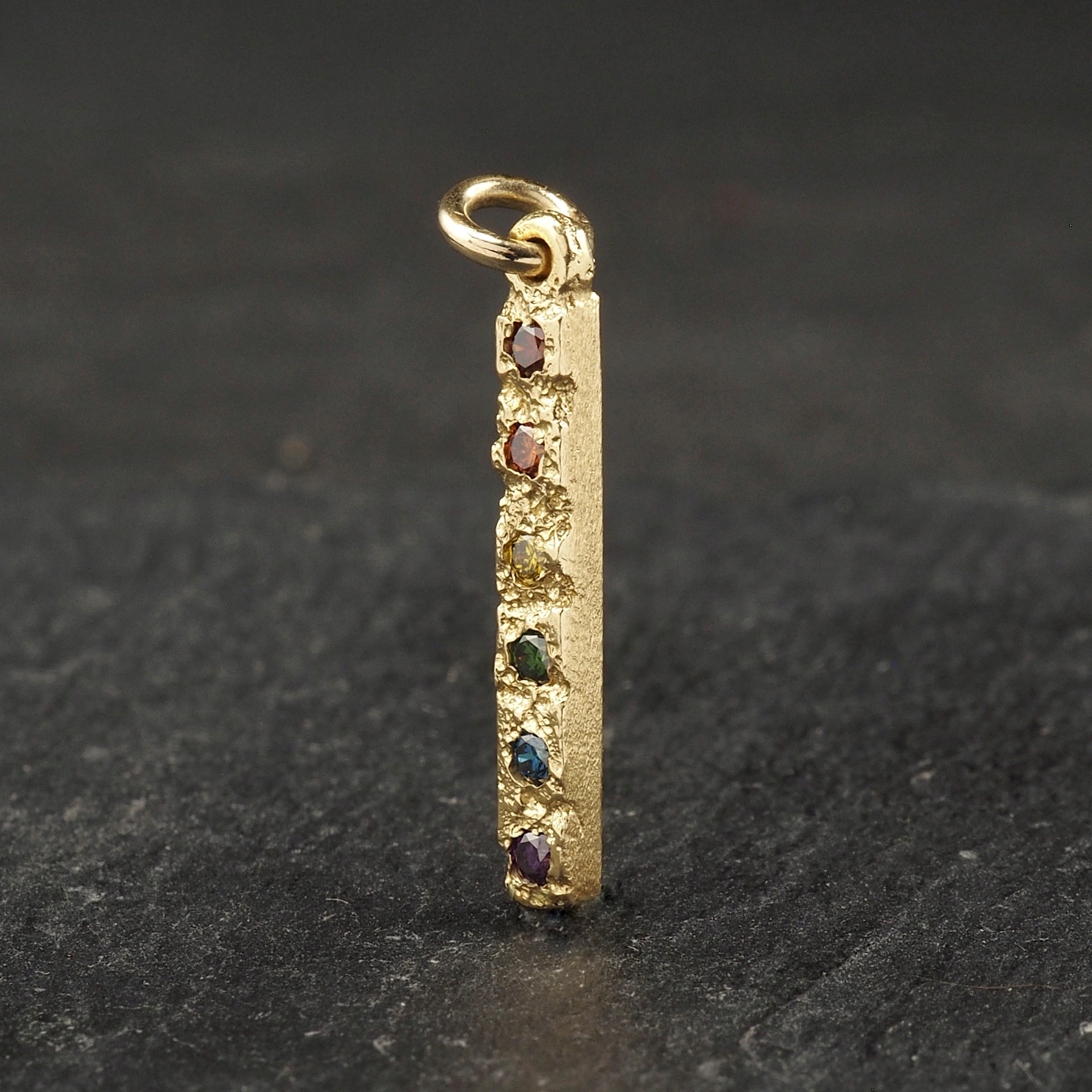 Crater Rainbow Diamond Bar Pendant 18k yellow gold