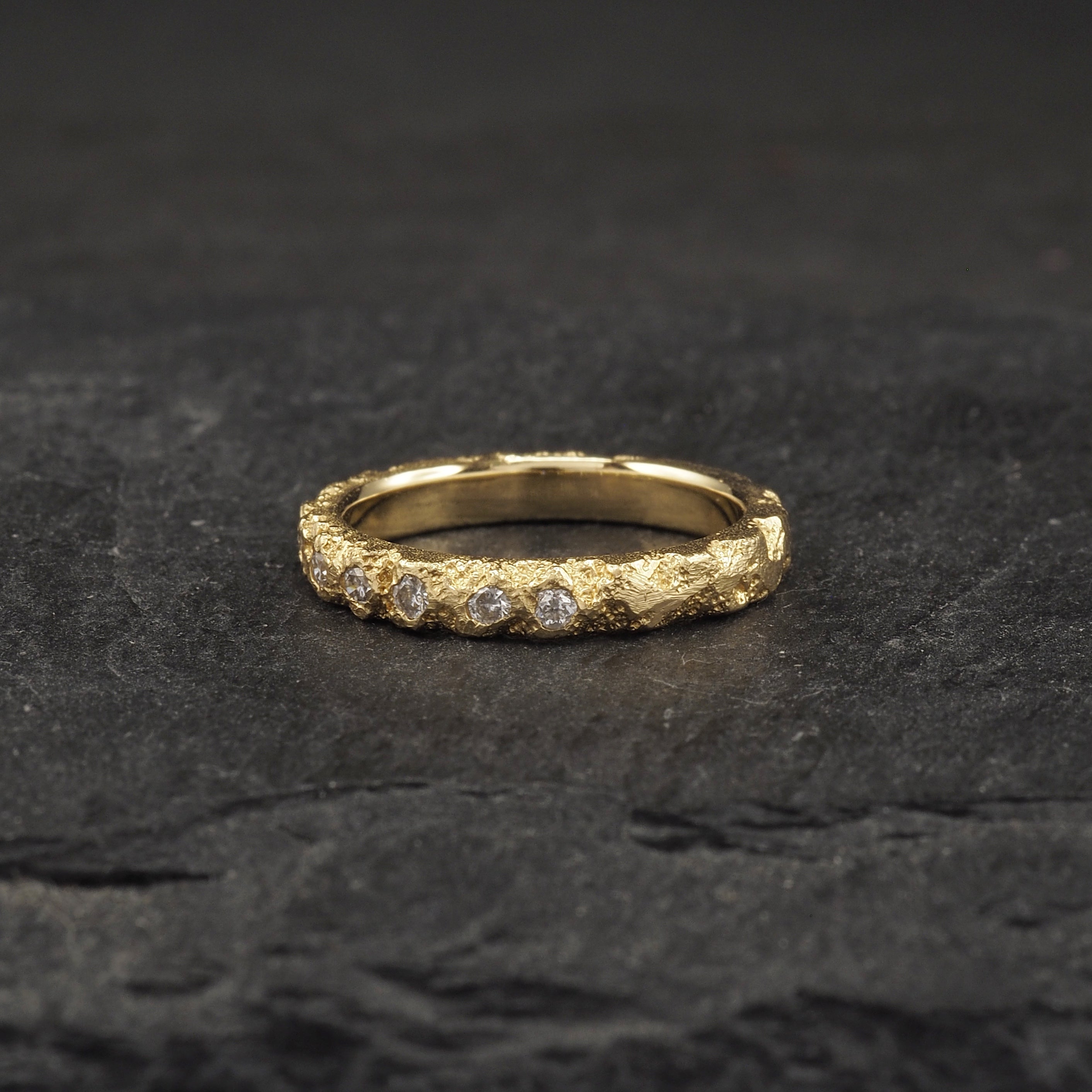 Crater diamond ring 18k yellow gold + white diamond