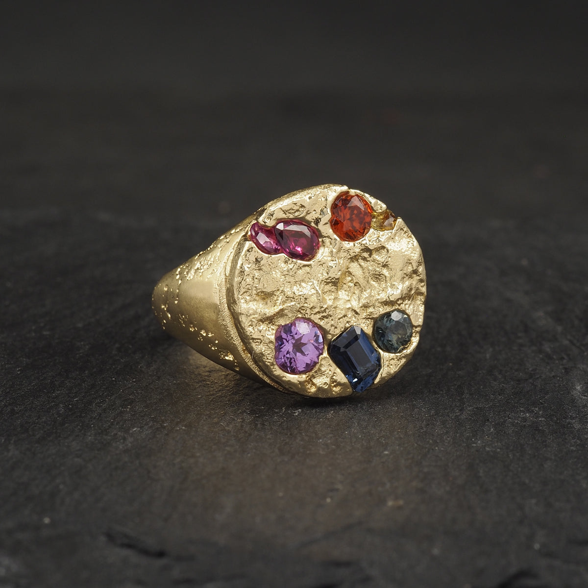 Terra large signet 18k yellow gold + gemstones size M