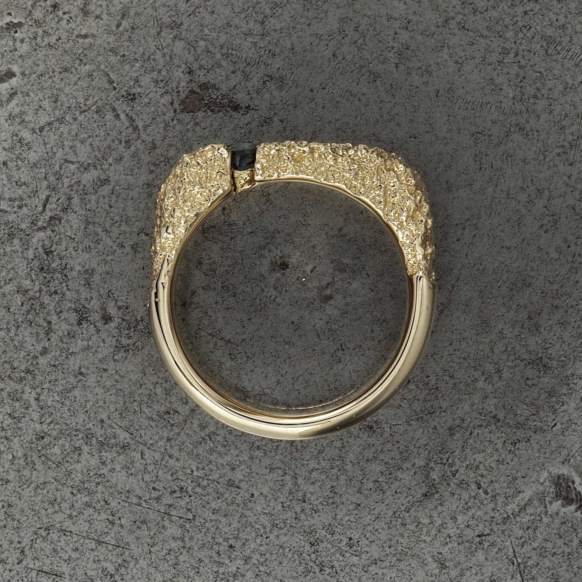 Montes Olympus signet - yellow gold