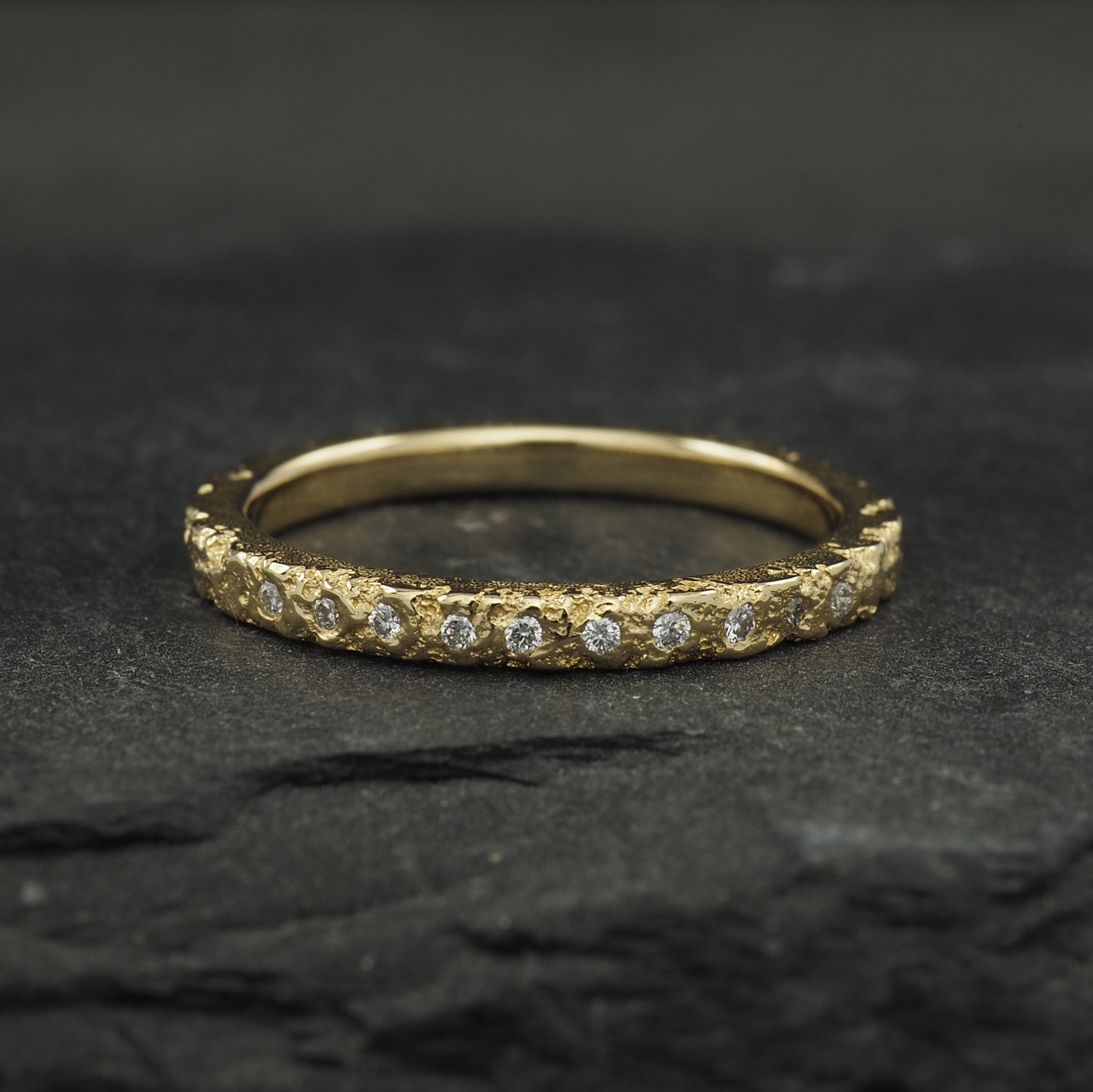 Crater Diamond Band Fine - 18k Yellow Gold