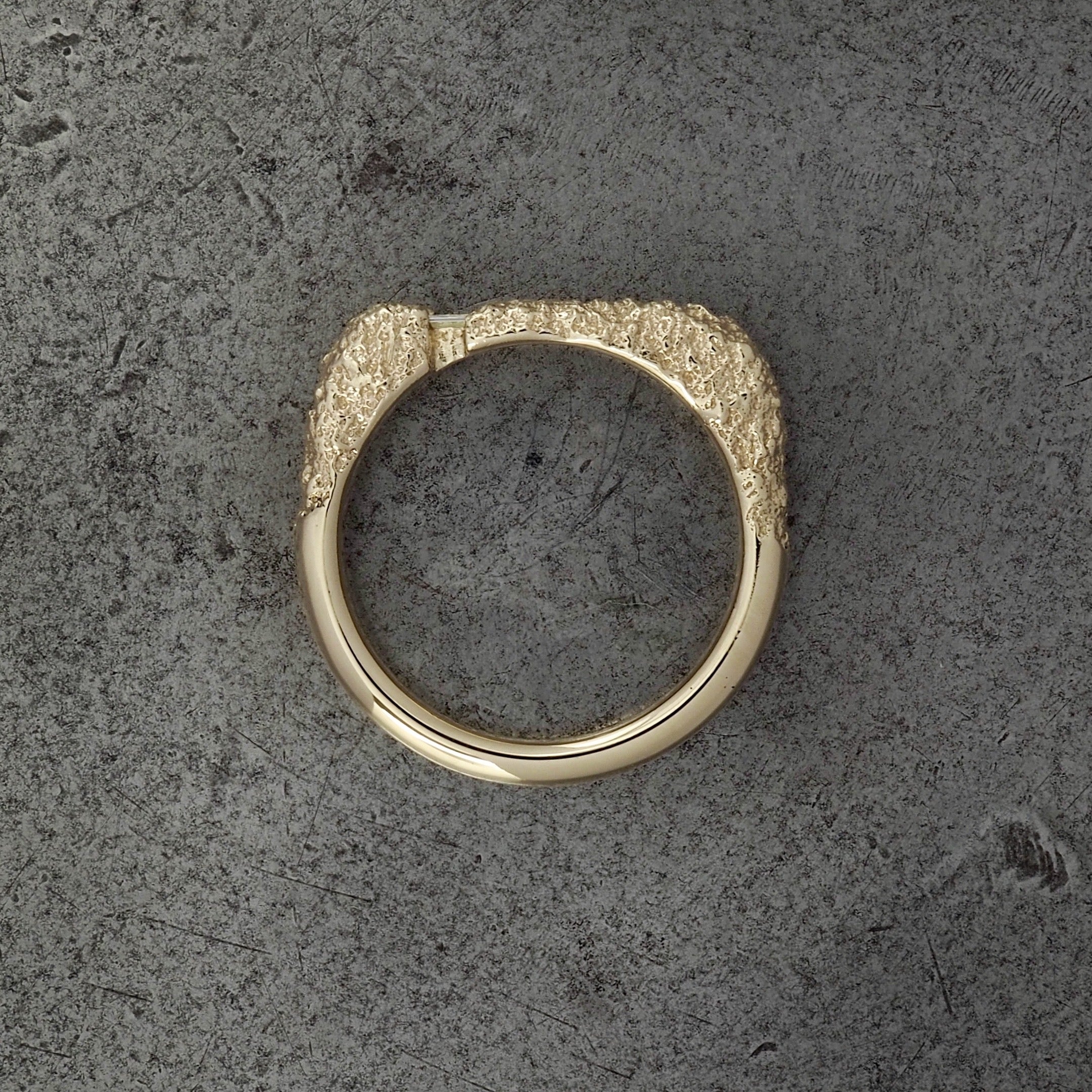 Montes ridge ring - yellow gold