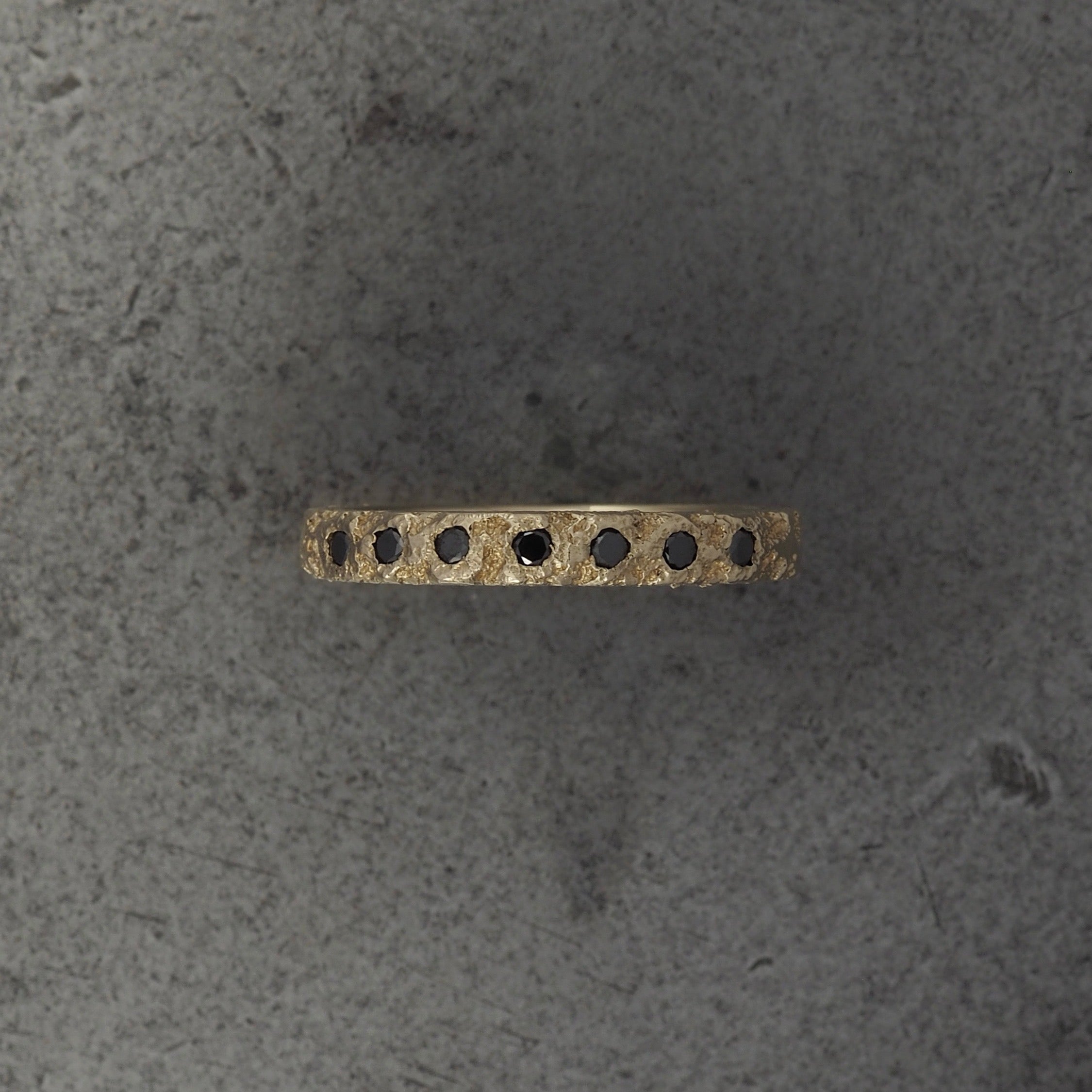 Crater Diamond Band Small - 9k Yellow Gold