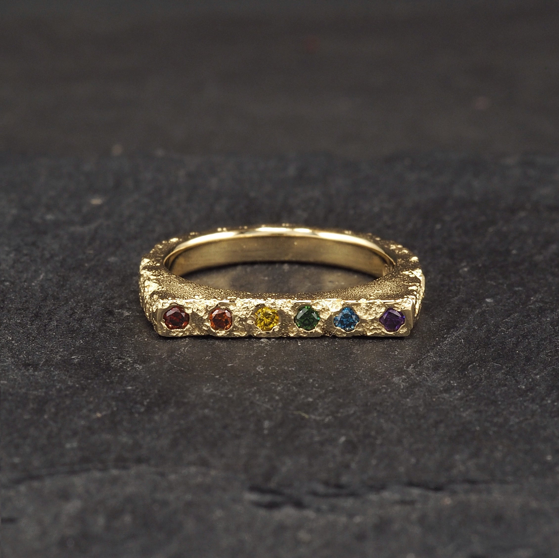 Crater rainbow bar diamond ring 18k yellow gold