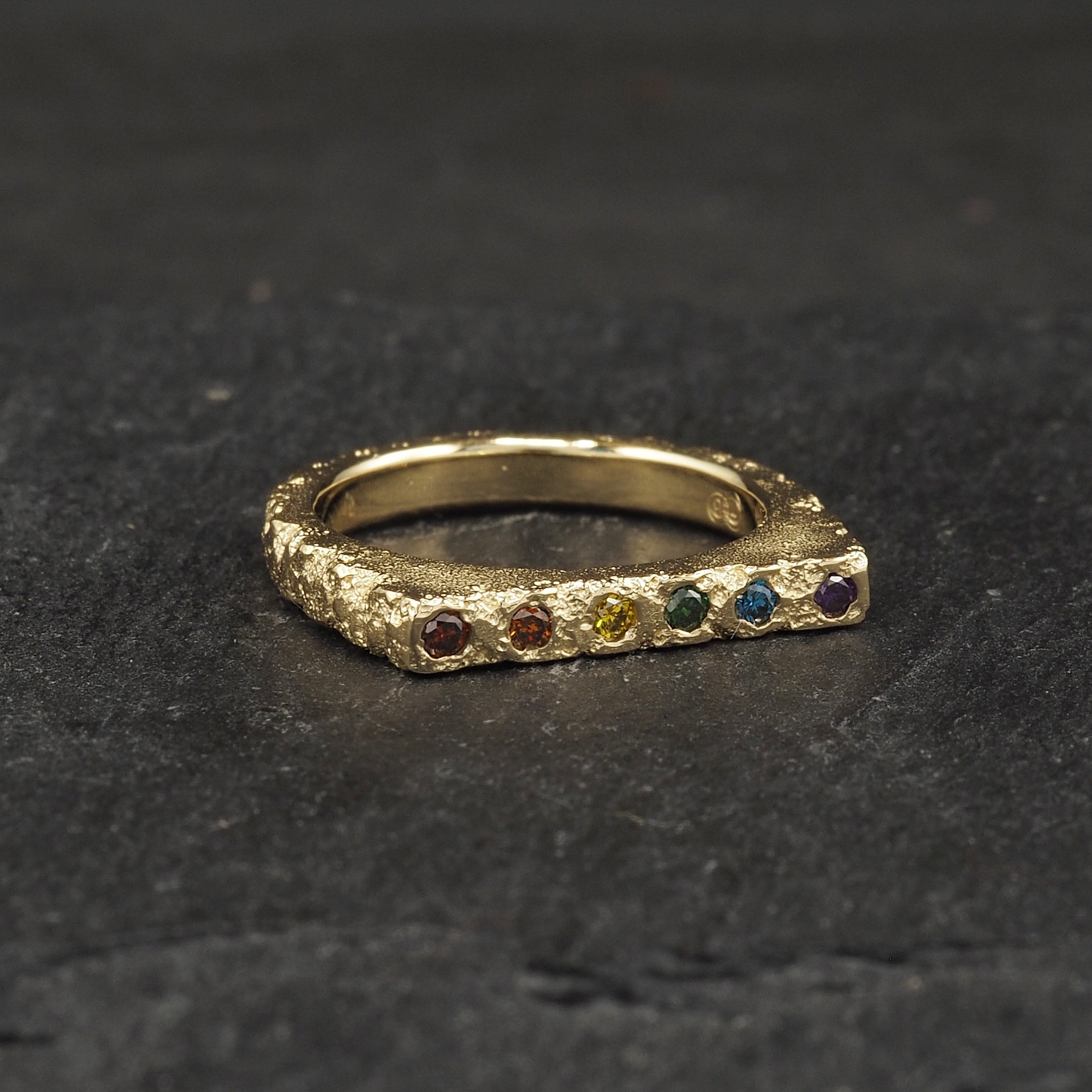 Crater rainbow bar diamond ring 18k yellow gold