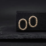Crater Oval II Studs Gold (M)